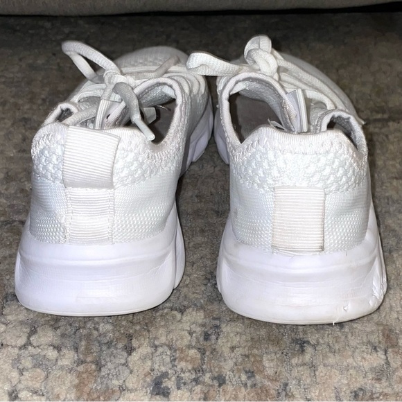 White Athletic Sneakers women’s size 6 - Picture 3 of 3